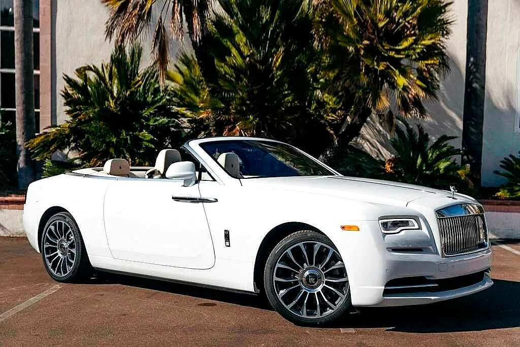 Rolls-Royce Dawn White — photograph 1 of 5