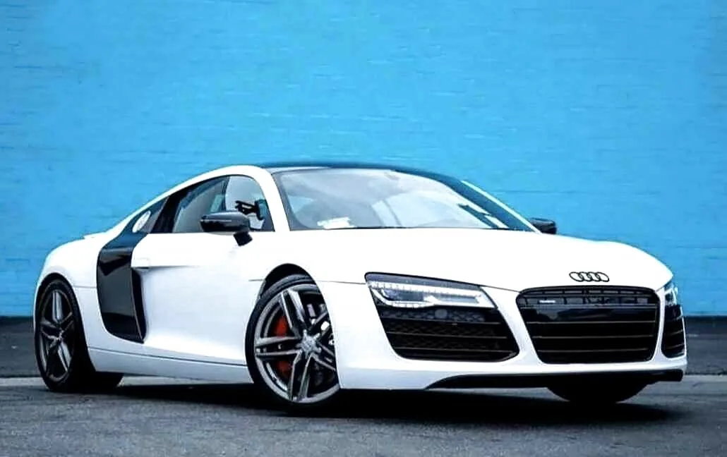 Audi R8 V10 Coupe — photograph 1 of 6