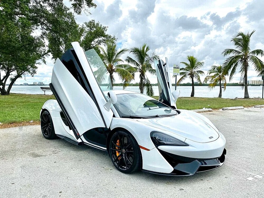 McLaren 570S — photograph 1 of 4
