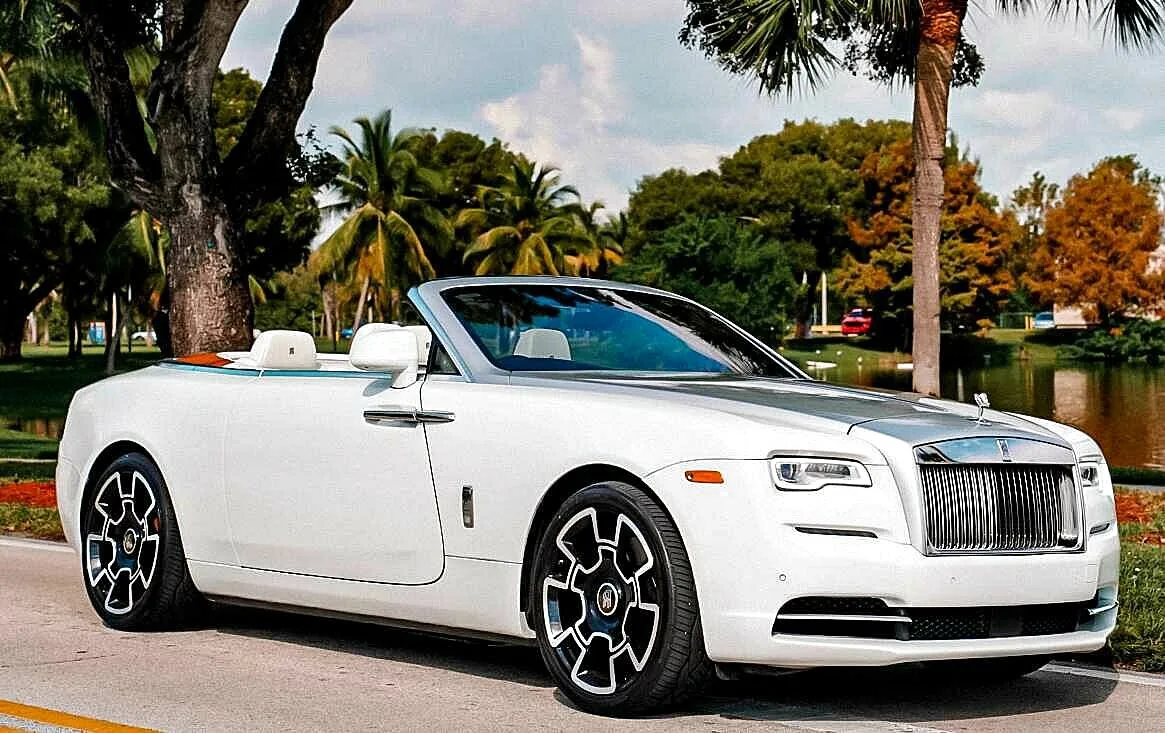 Rolls-Royce Dawn White Convertible — photograph 1 of 5