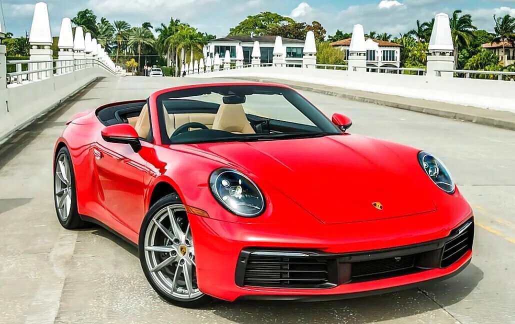Porsche 911 Red 2022 — photograph 1 of 4