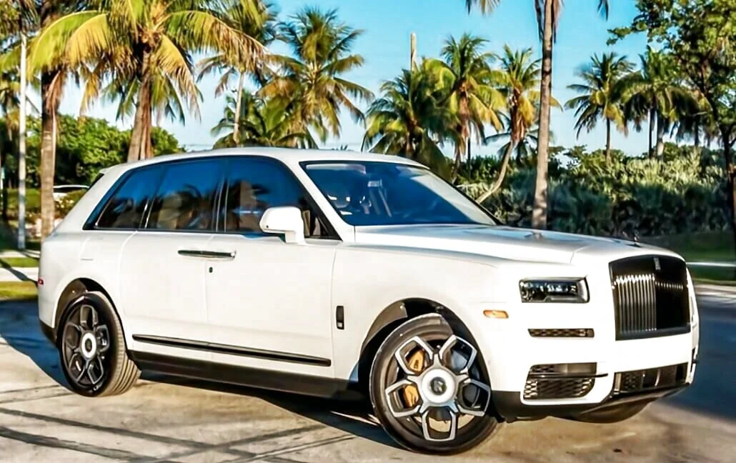 Rolls-Royce Cullinan 2022 Black Badge — photograph 1 of 7