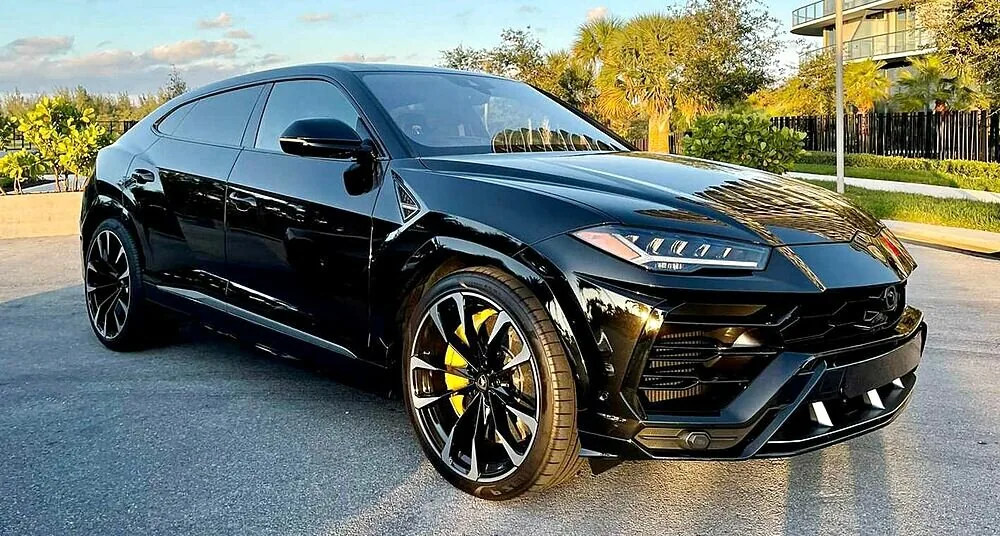 Lamborghini Urus 2021 Black — photograph 1 of 6
