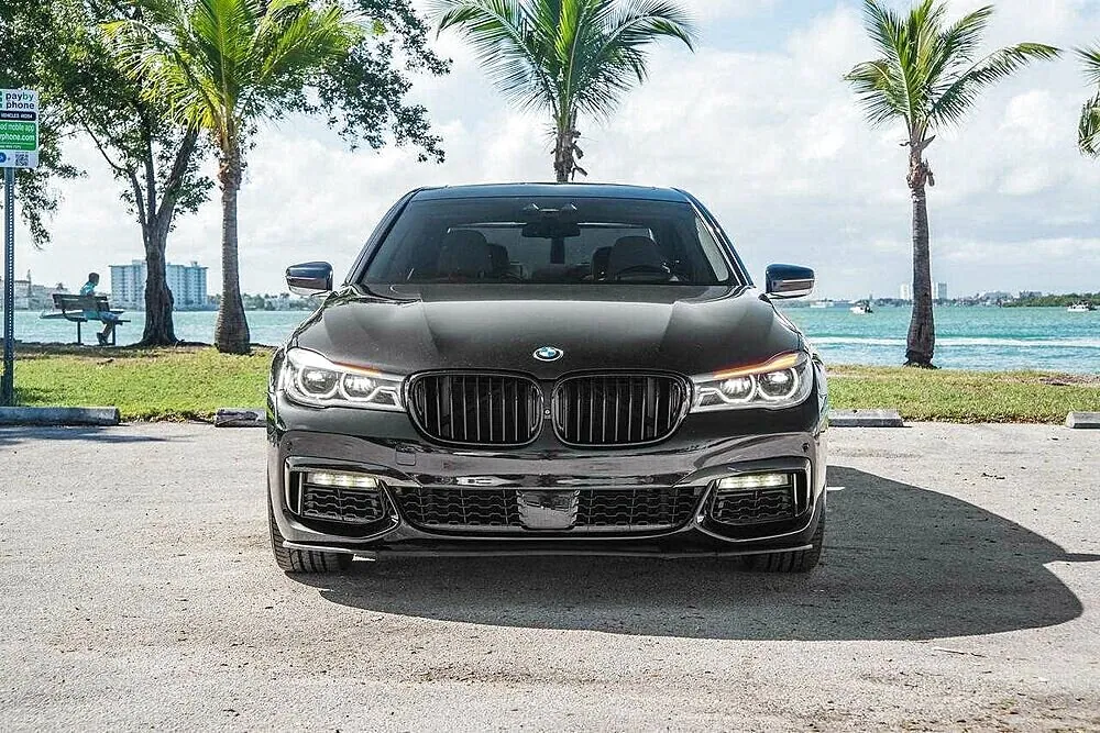 Bmw 750I LX luxury — photograph 3 of 5