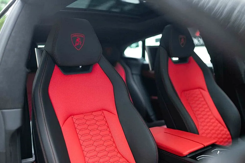 Lamborghini URUS 2019 White — fotografía 3 de 6