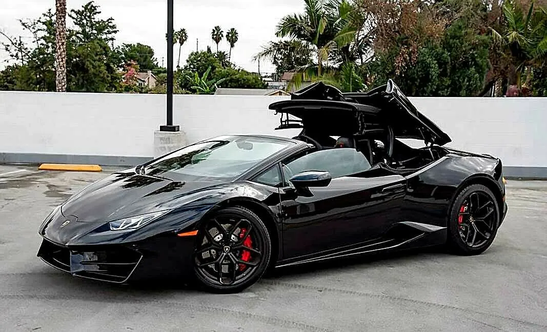 Lamborghini Huracan Spyder — photograph 2 of 5