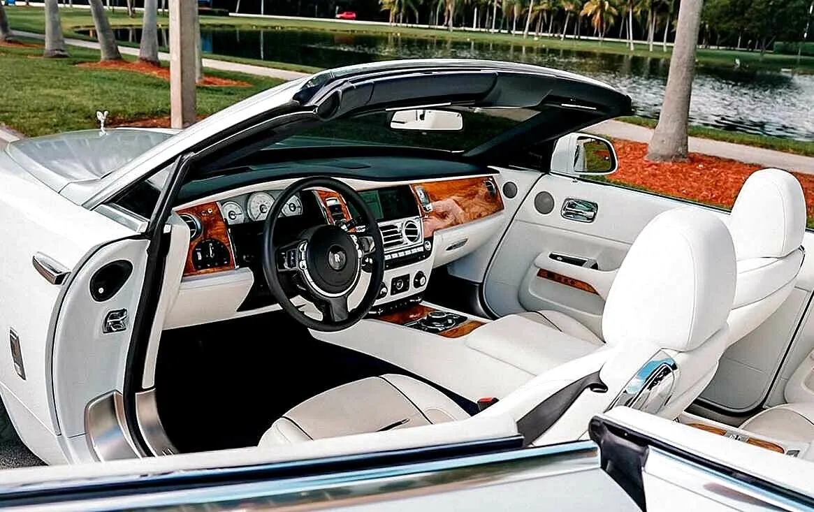 Rolls-Royce Dawn White Convertible — photograph 5 of 5