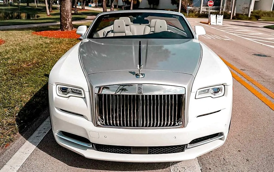 Rolls-Royce Dawn White Convertible — photograph 2 of 5