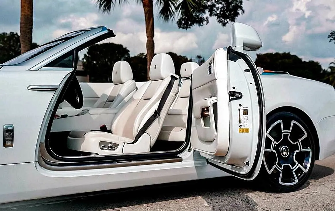 Rolls-Royce Dawn White Convertible — photograph 4 of 5