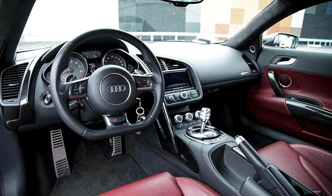 Audi R8 V10 2018 Coupe rent in Los Angeles