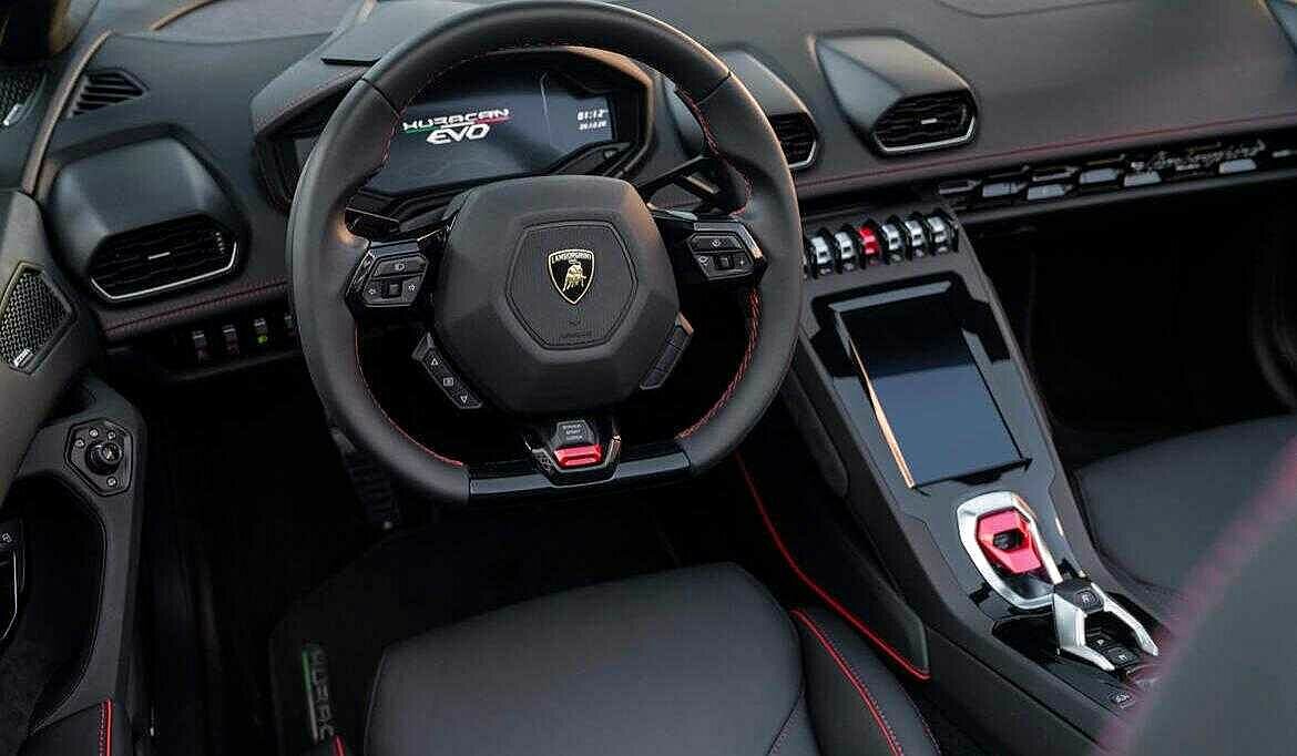 Rent Lamborghini Huracan EVO in Los Angeles 4