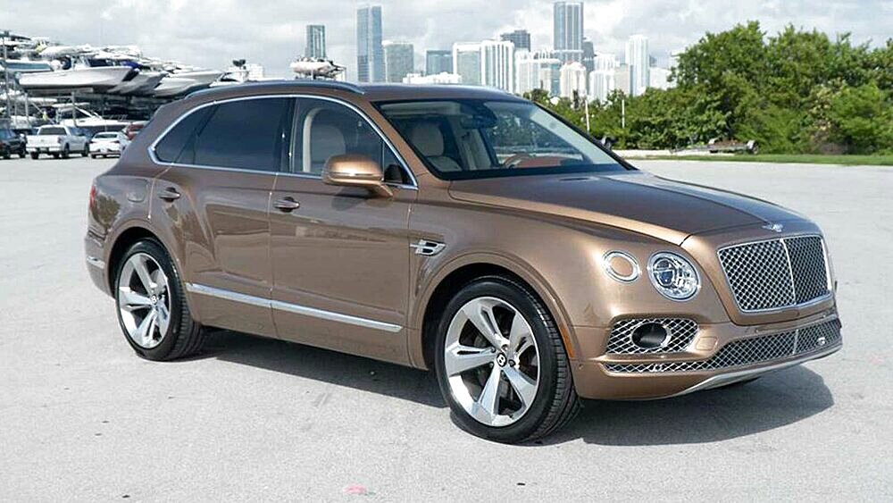 Rent Bentley Bentayga Champagne Edition 2