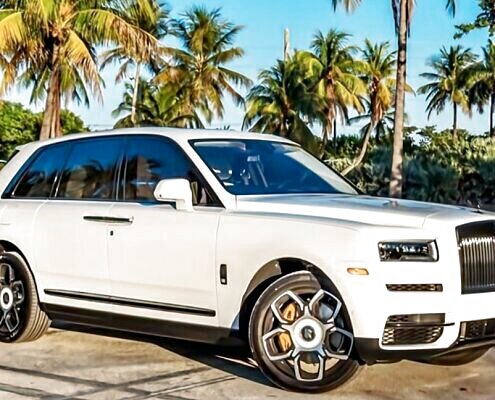 Rolls-Royce Cullinan 2022 Black Badge Rental in Los Angeles