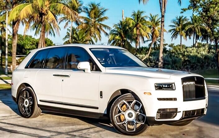 Rolls-Royce Cullinan 2022 Black Badge Rental in Los Angeles